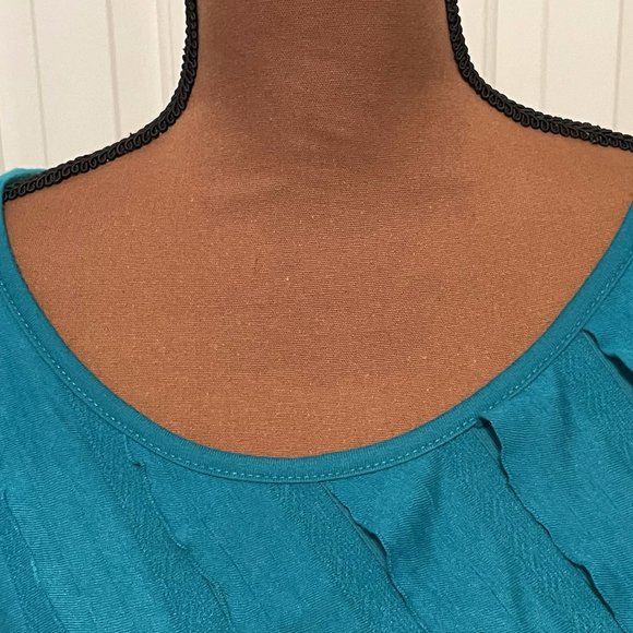 I.N. Studio Woman Short-Sleeved Turquoise Blouse, Size 1X - Picture 3 of 6
